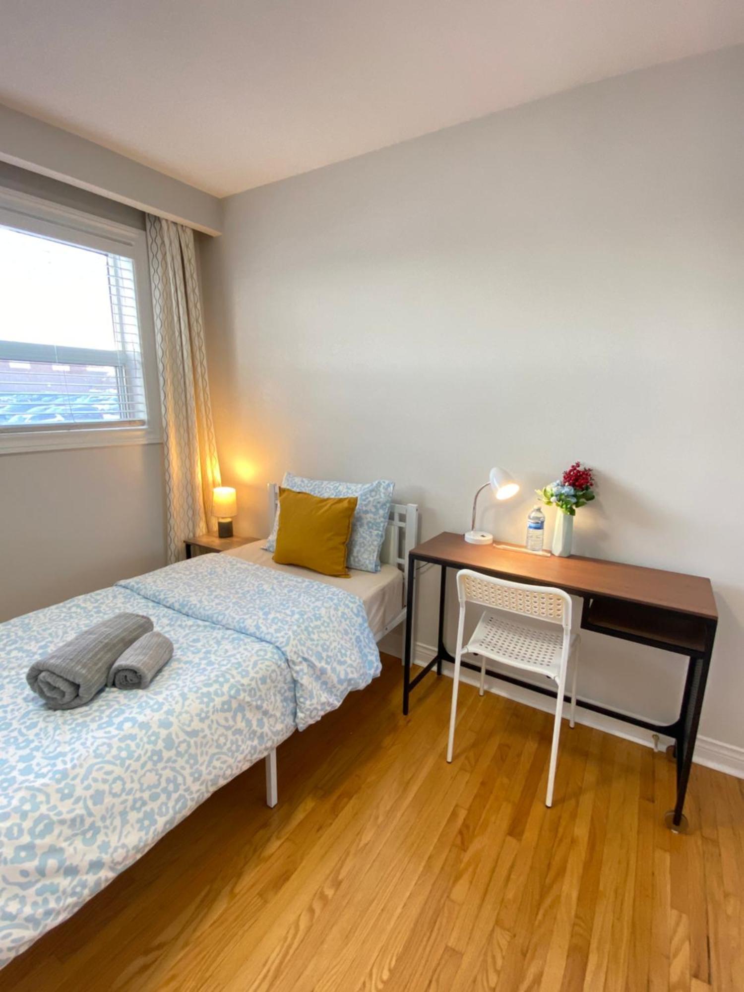 Hotel Sunny House - Main Floor, Free Parking, In Toronto Esterno foto