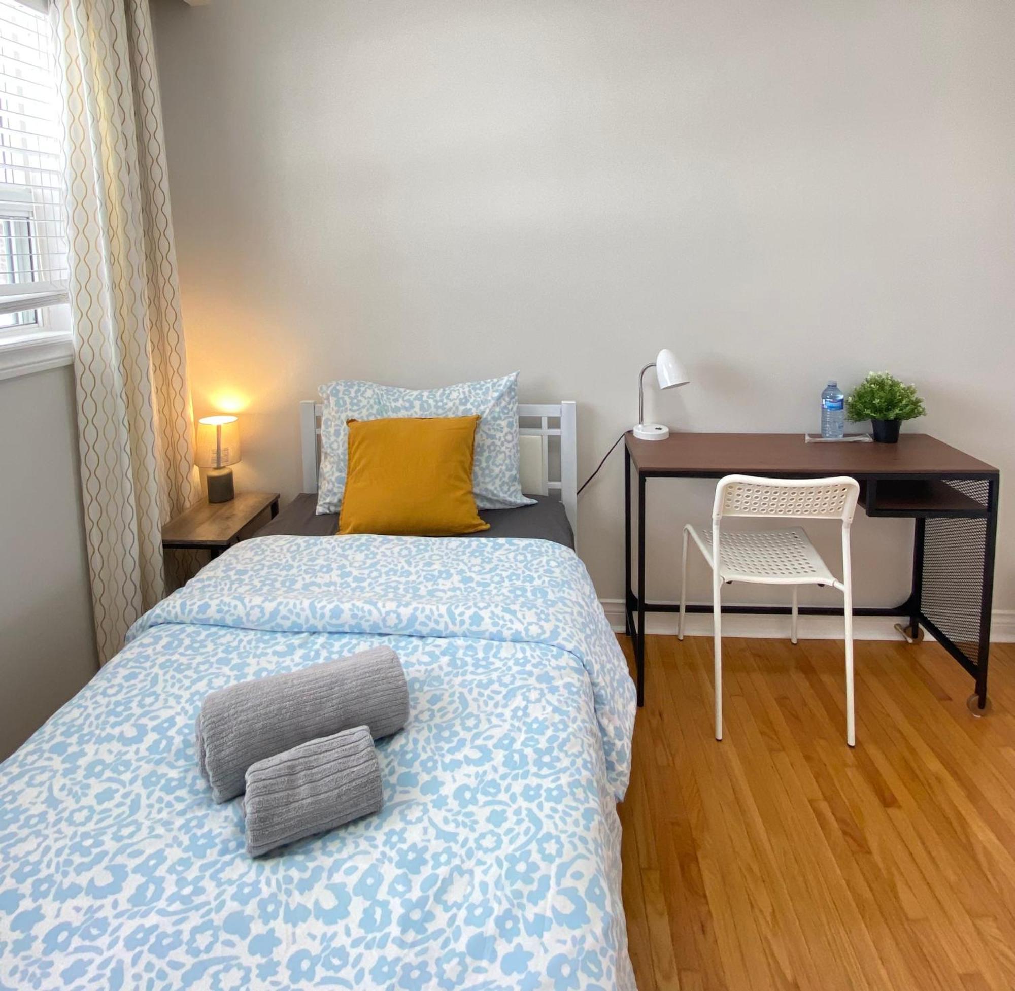 Hotel Sunny House - Main Floor, Free Parking, In Toronto Esterno foto
